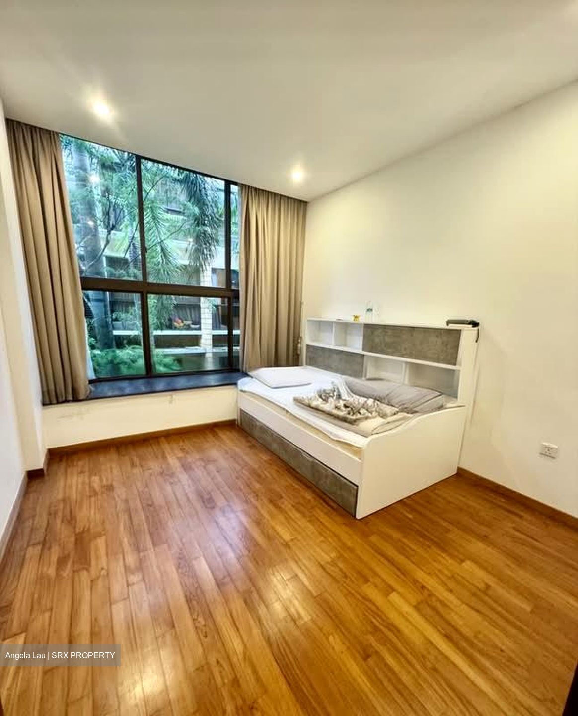 Holland Link (D10), Terrace #548779261